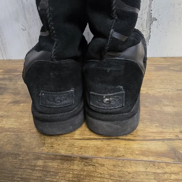 UGG Tall Black Boots 1098471 With Logo Down The Sides Womens Size 8 - Picture 6 of 8